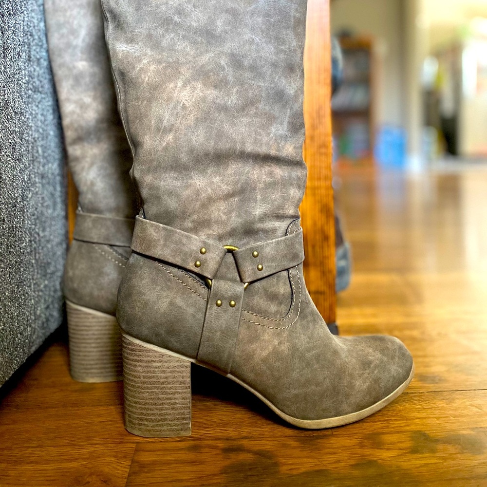 Dolce by Mojo Moxy heeled boots size 9